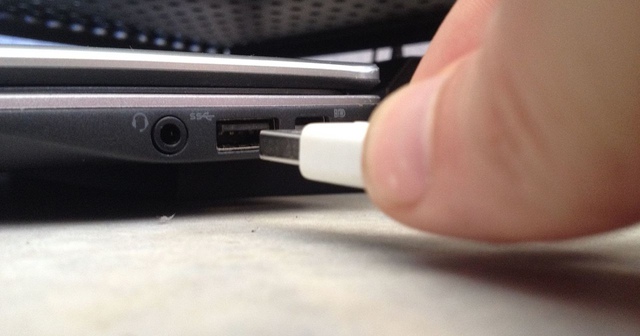 1-1757751379414502068795 Điều gì thực sự xảy ra nếu rút USB không an toàn khỏi máy tính? - Ảnh 1.